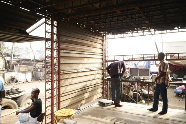 03 Electronics repair center